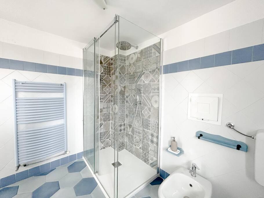 Elegante Mansarda 300Mt Dal Mare - Centro - Wifi Apartment Savona Exterior photo