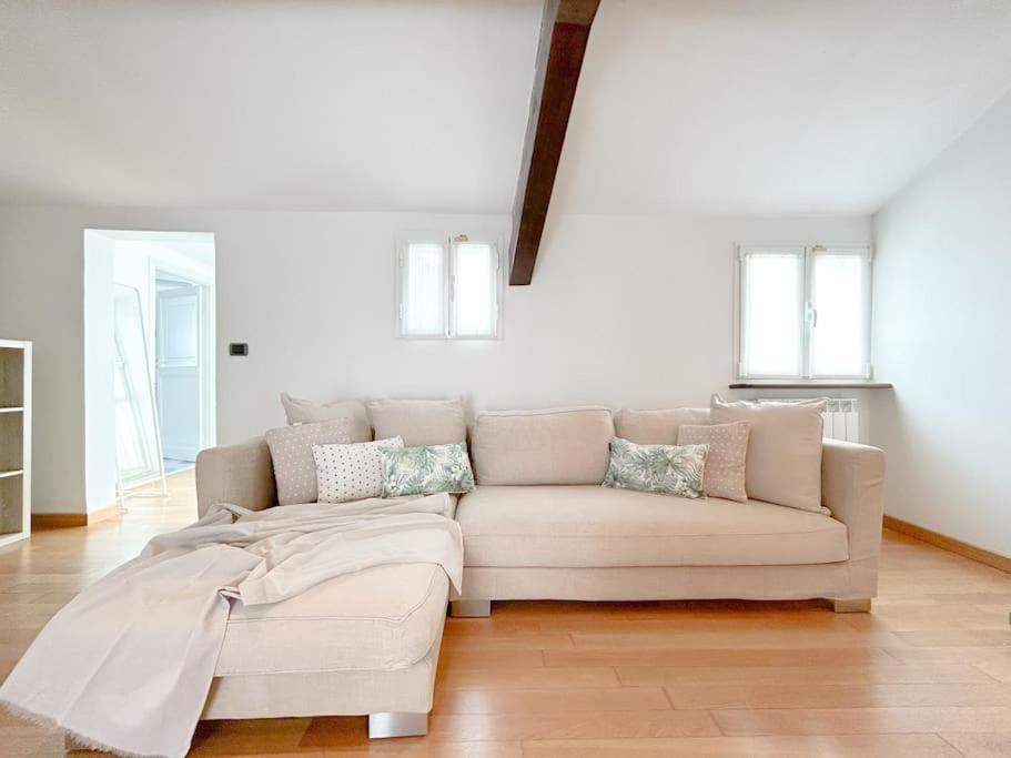Elegante Mansarda 300Mt Dal Mare - Centro - Wifi Apartment Savona Exterior photo