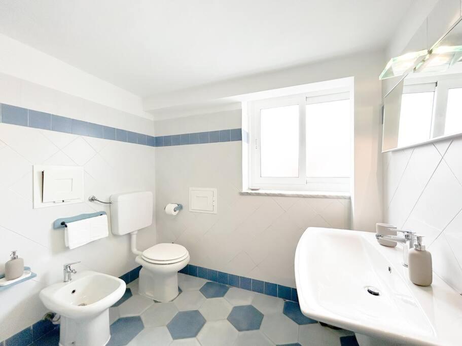 Elegante Mansarda 300Mt Dal Mare - Centro - Wifi Apartment Savona Exterior photo