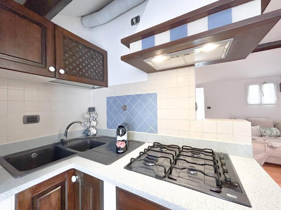 Elegante Mansarda 300Mt Dal Mare - Centro - Wifi Apartment Savona Exterior photo