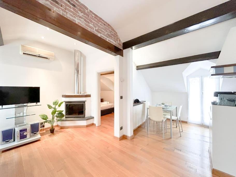 Elegante Mansarda 300Mt Dal Mare - Centro - Wifi Apartment Savona Exterior photo