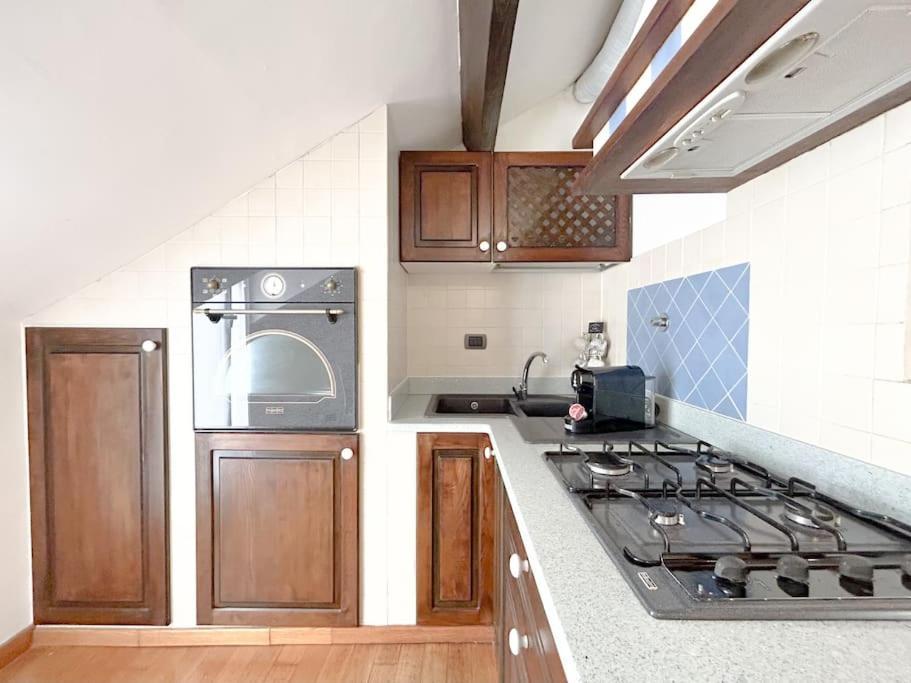 Elegante Mansarda 300Mt Dal Mare - Centro - Wifi Apartment Savona Exterior photo